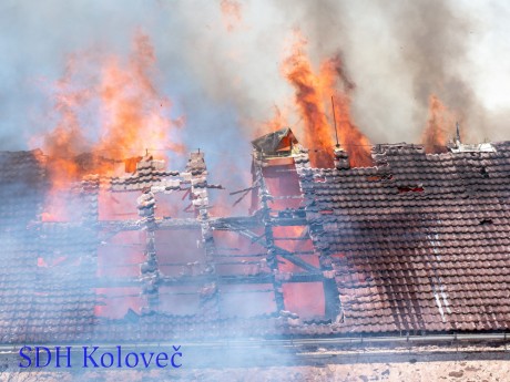 Poz╠îa╠ür budovy0215