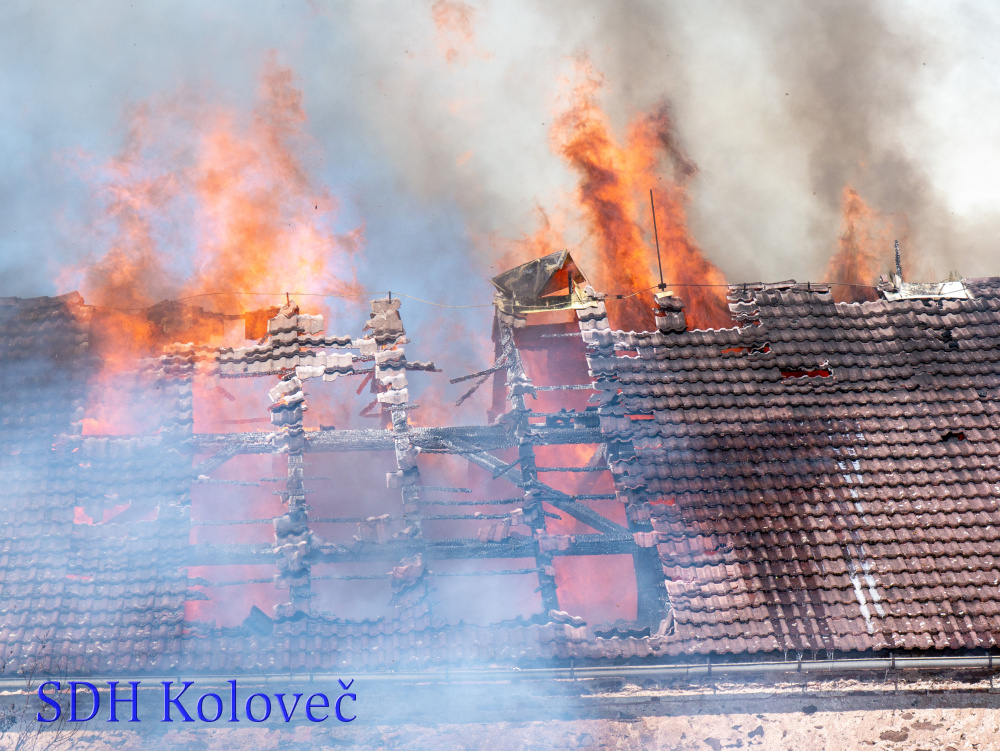 Poz╠îa╠ür budovy0215